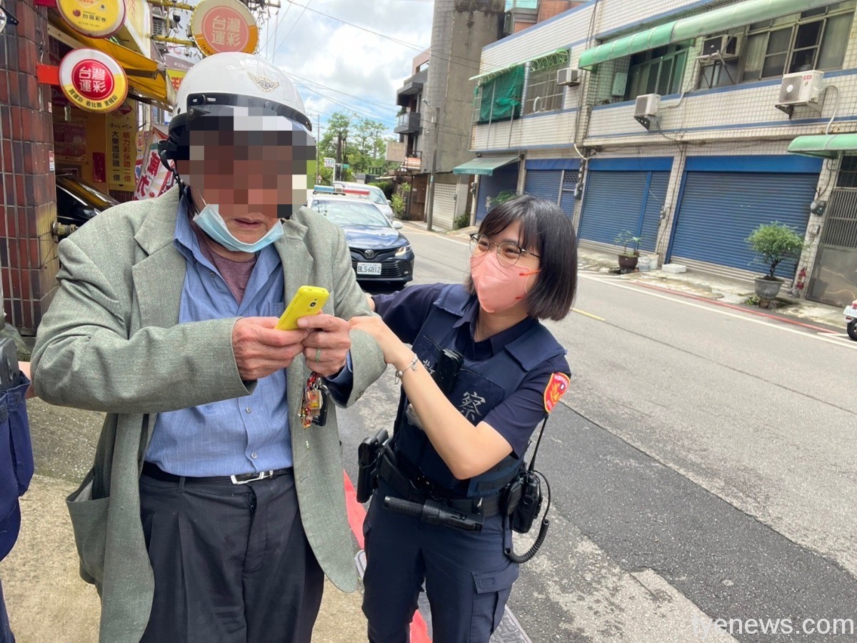 8旬老翁騎車自摔擦傷 楊梅警即時提供協助 S 3383372