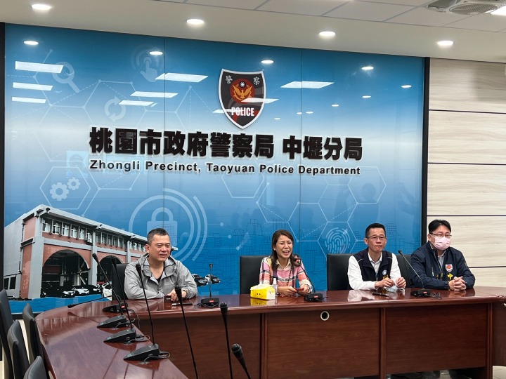 【有片】婦人與弟失散30年 壢警突破困難助相逢圓夢 S 339255411
