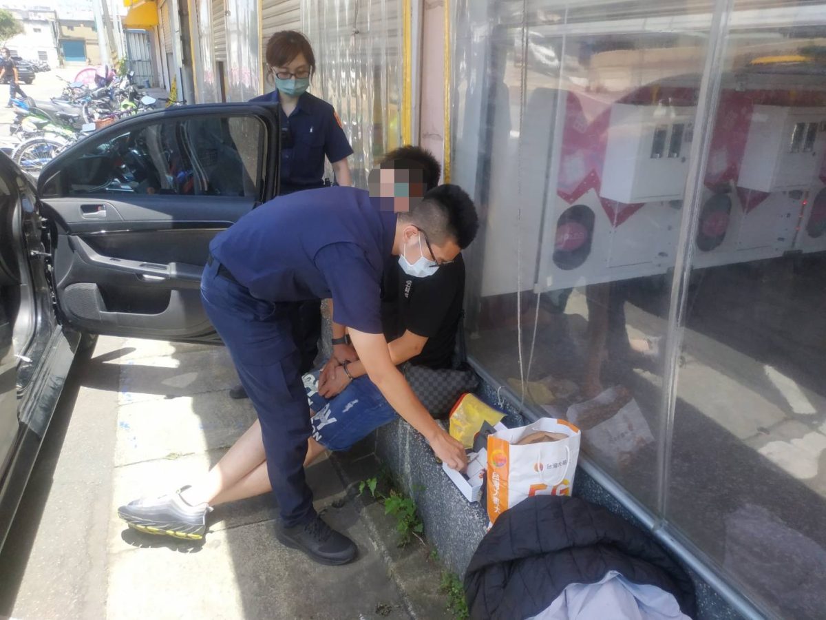 為修車費起爭執 弟持刀刺死兄被捕