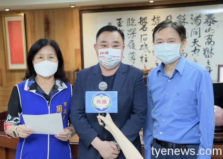 S__38666454 桃園市議長邱奕勝感同身受希望市府能夠讓受災戶得到合理補償。圖:桃園市議會提供