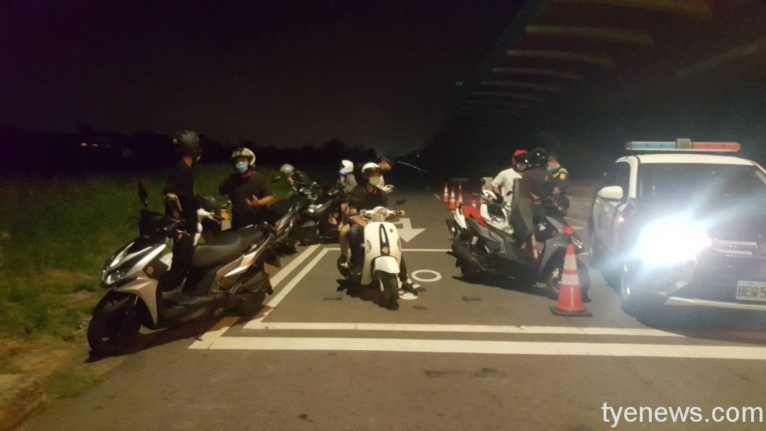 楊梅警抓飆車族 意外查獲毒販 S 3989572