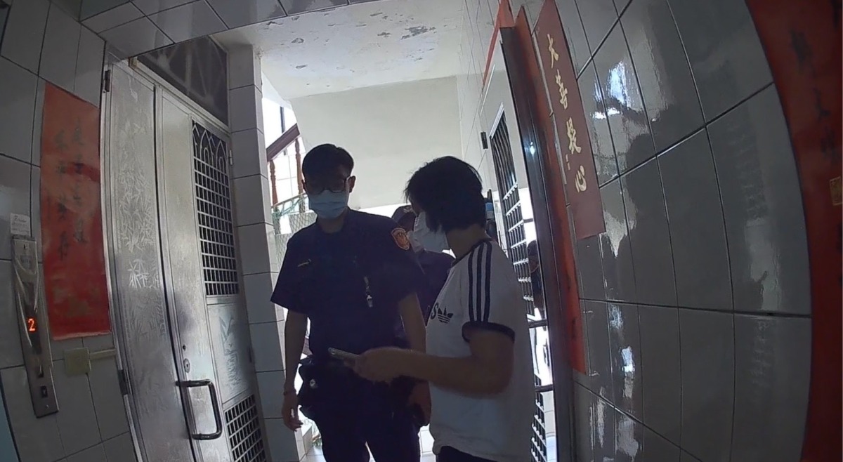 楊梅獨居婦中暑倒臥在家 鄰居報警救回一命 S 4218998