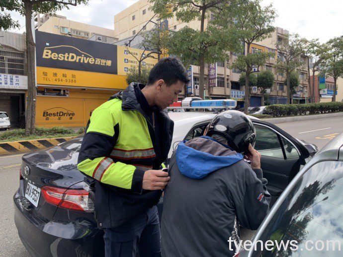 近九旬翁騎車外出訪友忘記路 宋屋派出所助平安返家 S 43679804