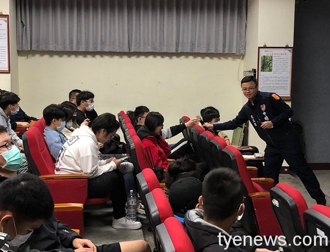 中壢分局走入南亞校園宣導交通安全 盼觀念深植民心 S 44073722