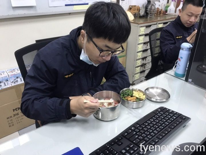 建安派出所準備春節便當 讓值勤員警暖心暖胃 S 44105861
