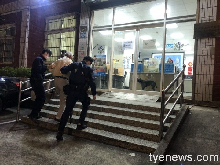 94歲翁散步迷途癱坐路口發抖 宋屋派出所及時發現護送返家 S 44237110