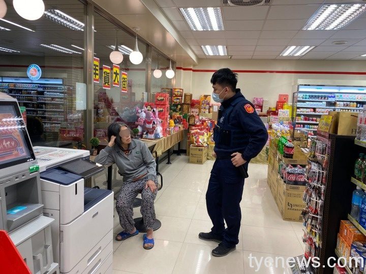 失智婦人深夜超商遊蕩 草湳所暖警協助返家 S 44261481