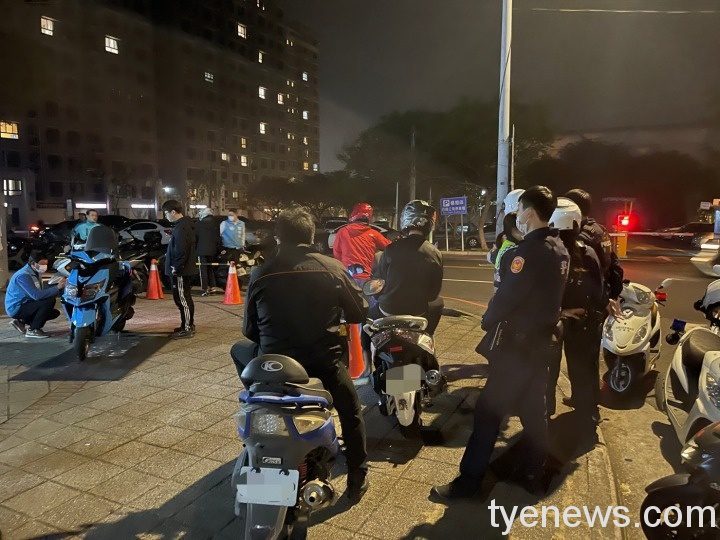 警攜手桃環局取締非法改裝車 楊梅分局:破壞安寧令人厭惡 S 44720196 new