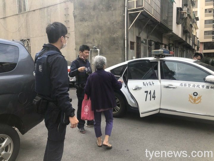 全家動員找高齡失智母 宋屋派出所巡邏發現她助返家 S 45024025
