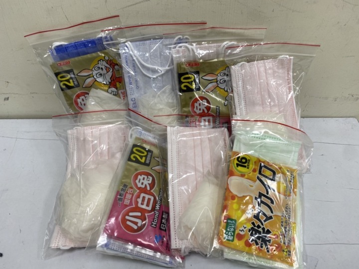 興國所警不捨街友寒風露宿街頭 自掏腰包分送補給物資 S 452460571