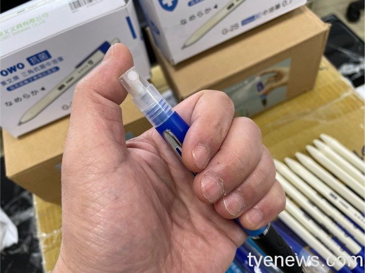 東文文具行捐1200枝「抗疫筆」讓波麗士安心值勤 S 46629669