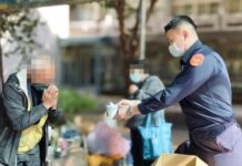 興國派出所施粥百碗 送愛獨居老人、街友及弱勢