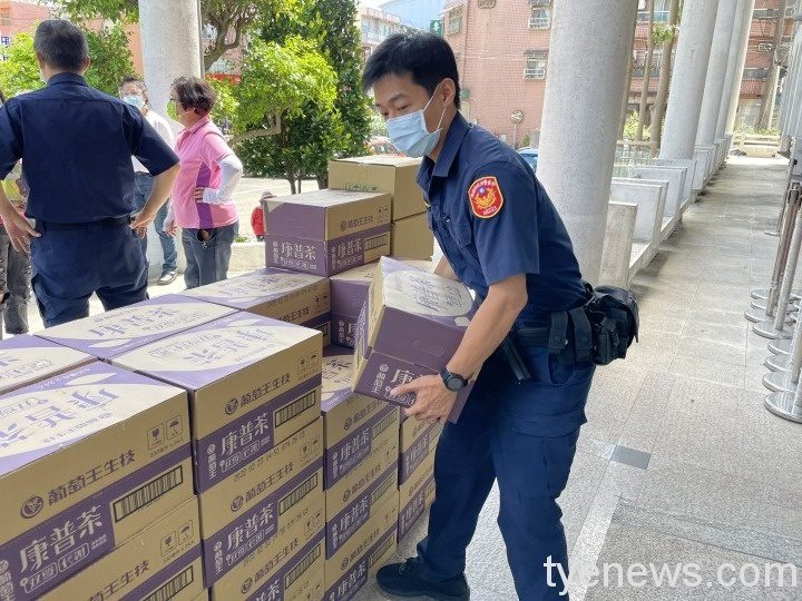 舒翠玲攜手企業、地方團體捐防疫物資 讓警察安心值勤 S 46915647