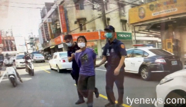 【有片】婦忘鎖車門賊伺機行竊 平鎮警10分鐘火速逮捕 S 47015781