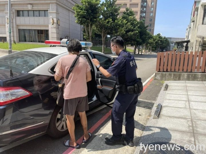 獨居失智婦思念孫子探親迷途 一臉茫然呆坐路邊 S 47628482