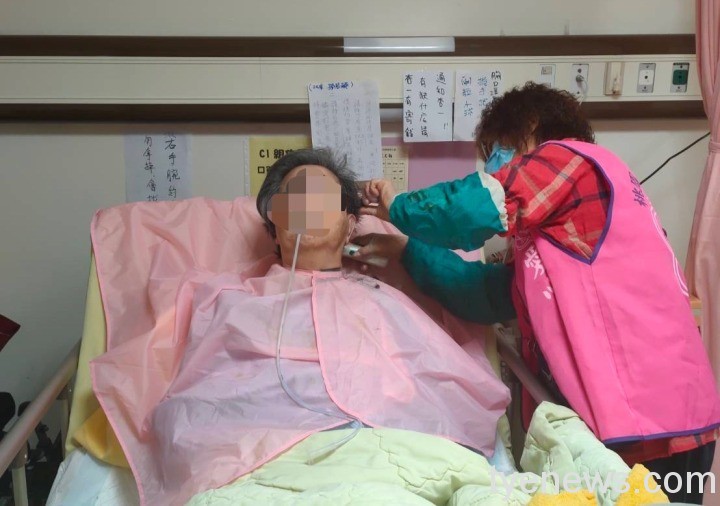 北榮桃分院「松柏園護理之家」幫長輩住民義剪新髮型 S 56066062
