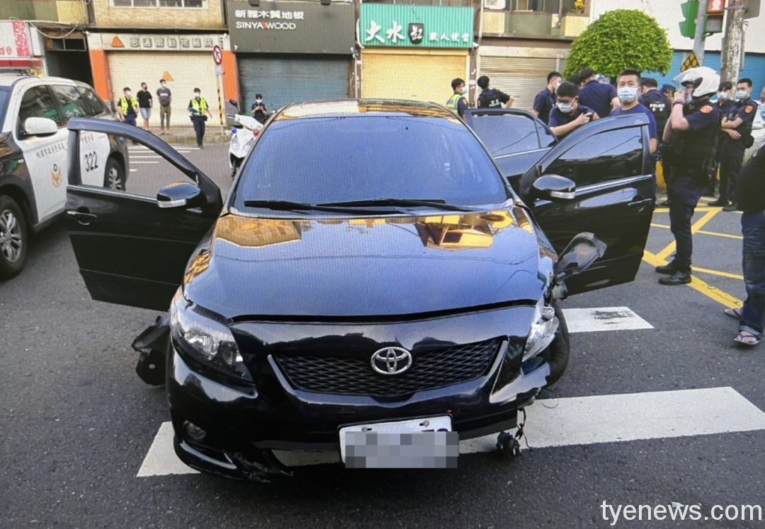酒駕男遇檢衝撞逃逸 壢警開3槍攔捕起出毒品 S 56123439