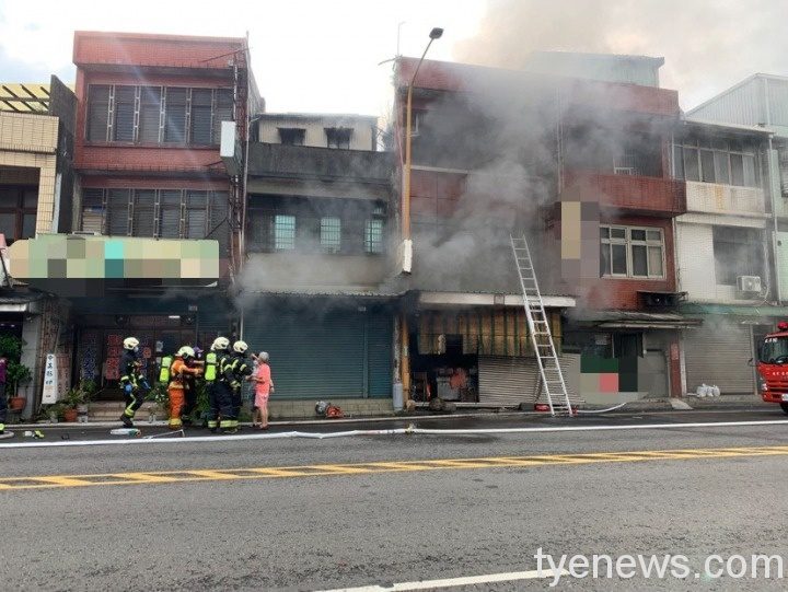 大溪早餐店驚傳火警,屋主3人獲救緊急送醫。圖:警方提供 大溪早餐店驚傳火警,屋主3人獲救緊急送醫。圖:警方提供