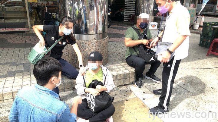 【有片】傻男聽信詐騙謊言幫領153萬元 警察來了才知道 S 6677235