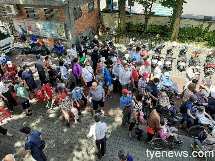 【有片】桃市長者施打疫苗人山人海 國民黨團批市府頭殼壞掉 S 6692913