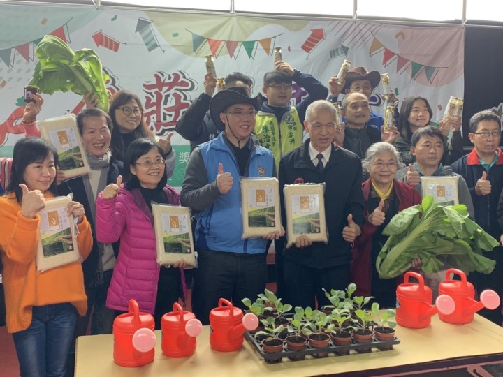 S__70443093 大溪區康莊休閒農業發展協會舉理「康莊嘉年華暨寒冬送暖有機蔬食品嚐」活動。