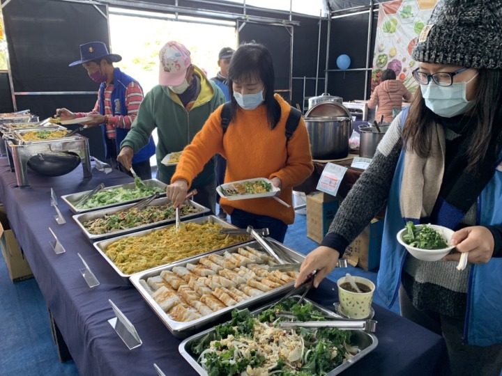 S__70443099 大溪區康莊休閒農業發展協會舉理「康莊嘉年華暨寒冬送暖有機蔬食品嚐」活動。