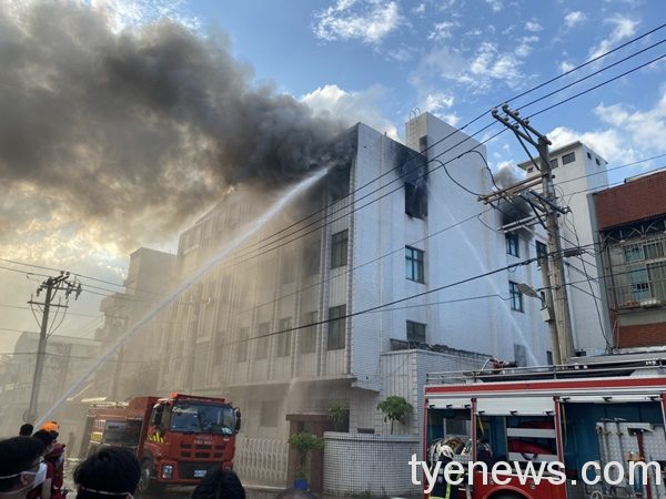 蘆竹紡織廠9日傳火警,經消防局搶救後所幸無人傷亡。圖:消防局提供 蘆竹紡織廠9日傳火警,經消防局搶救後所幸無人傷亡。圖:消防局提供