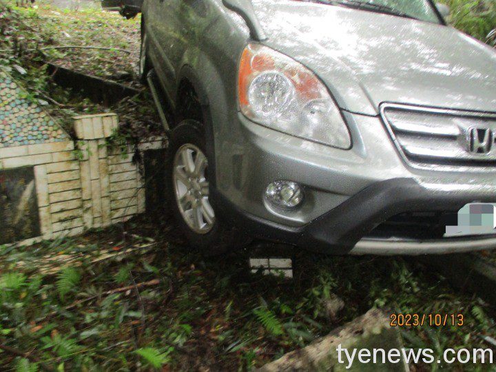 野溪溫泉風景優美!男子慕名駕車前往 竟誤入墓園受困 S 7438371