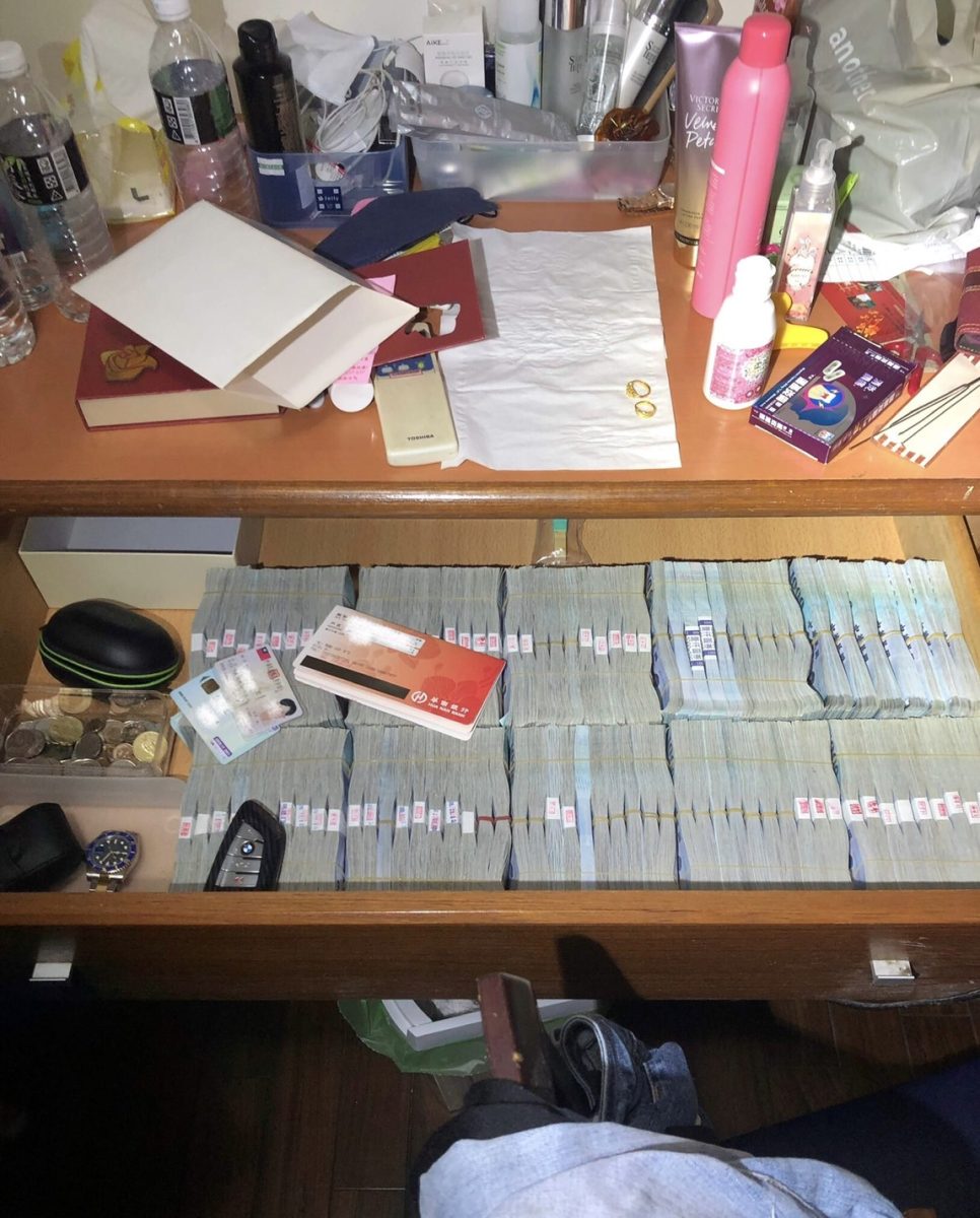 【有片】手捧大把鈔票抖音炫富 引少年隊注意查出非法博弈網站 S 75071492 scaled 1