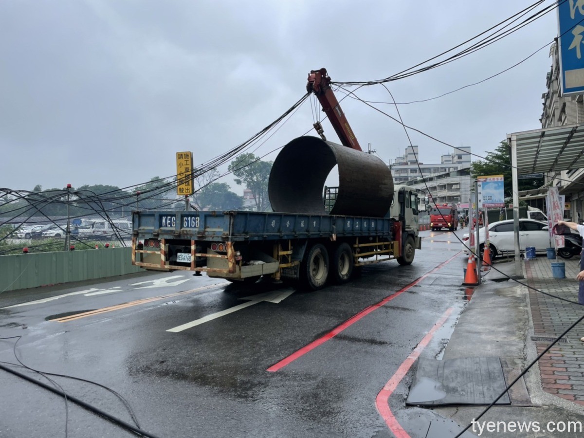【有片】工程車不慎勾倒5根電線桿 害1294戶停電 S 84861549