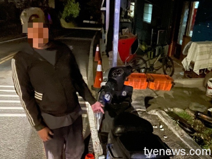 醉男騎車摔水溝 大溪警上銬逮捕 S 8667317