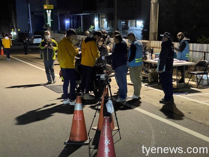 楊梅警攜手環保局稽查噪音車輛 現場開罰26位車主 S 893038