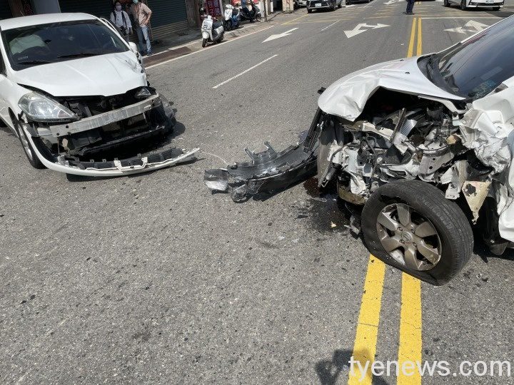 【有片】自小客疑精神不濟撞對向車 兩車頭全毀駕駛送醫 S 90923037