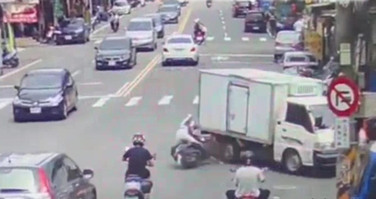 【有片】愛犬車禍壓車下卻要保持原狀?他氣炸:社會病了