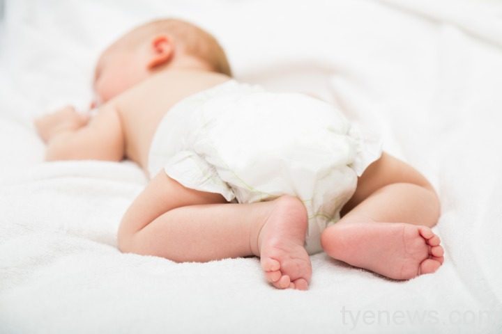 cute-newborn-baby-sleeping-bed cute-newborn-baby-sleeping-bed