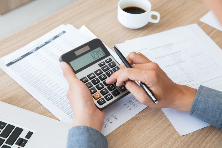 finance-accounting-paper-desk-using_1262-2292 finance accounting paper desk using 1262 2292 scaled 1