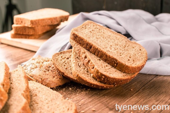 finely-toasted-dark-wheat-bread-slices-1