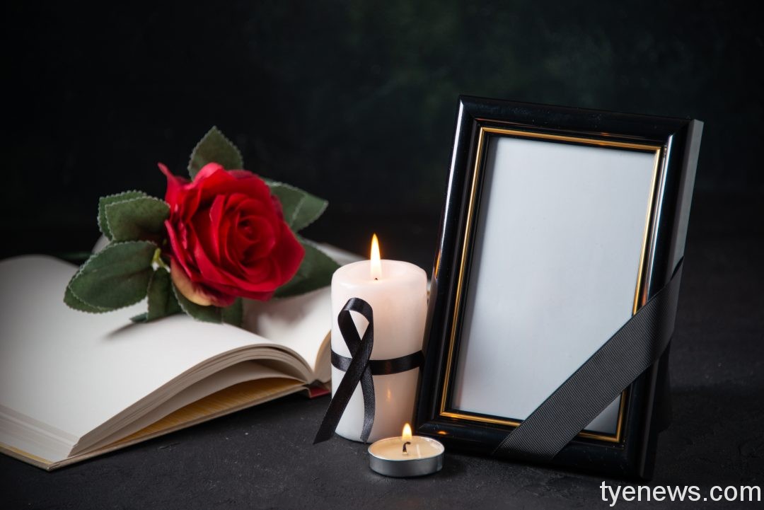 front view picture frame with red flower black