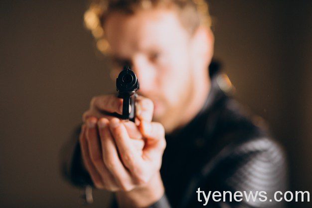 handsome-man-actor-posing-studio-with-weapon_1303-26967 handsome-man-actor-posing-studio-with-weapon_1303-26967