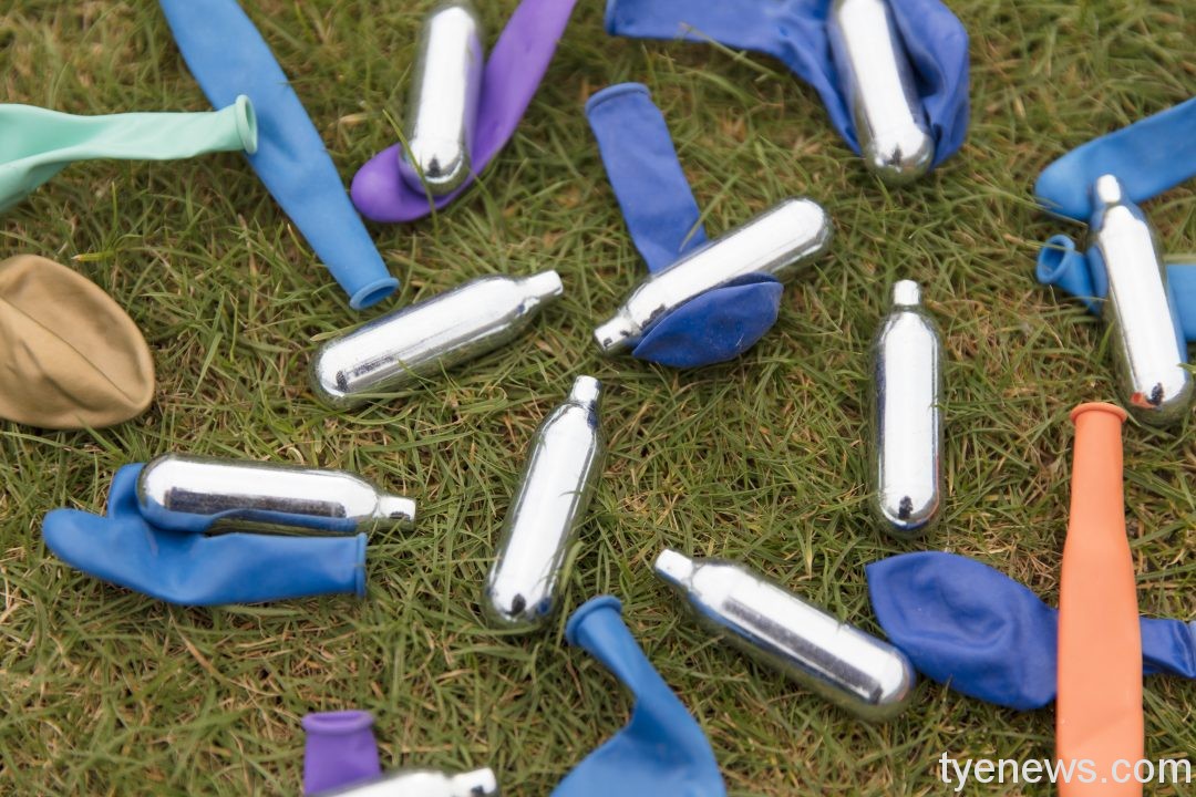 男持笑氣被罰3萬拒繳 遭桃園分署扣押存款 nitrous oxide metal bulbs laughing gas recreational drug use