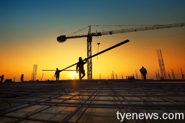 勞動部紓困!減班休息勞工可申請薪資差額補助 最長24個月 silhouette construction workers fabricating steel reinforcement bar construction si 33835 191