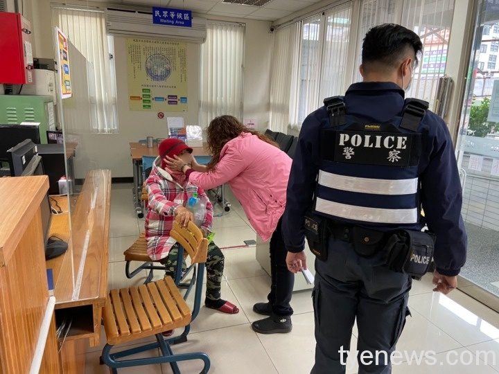 老婦北上與子團聚 外出迷途迴龍警助返家 wp 1612925820191