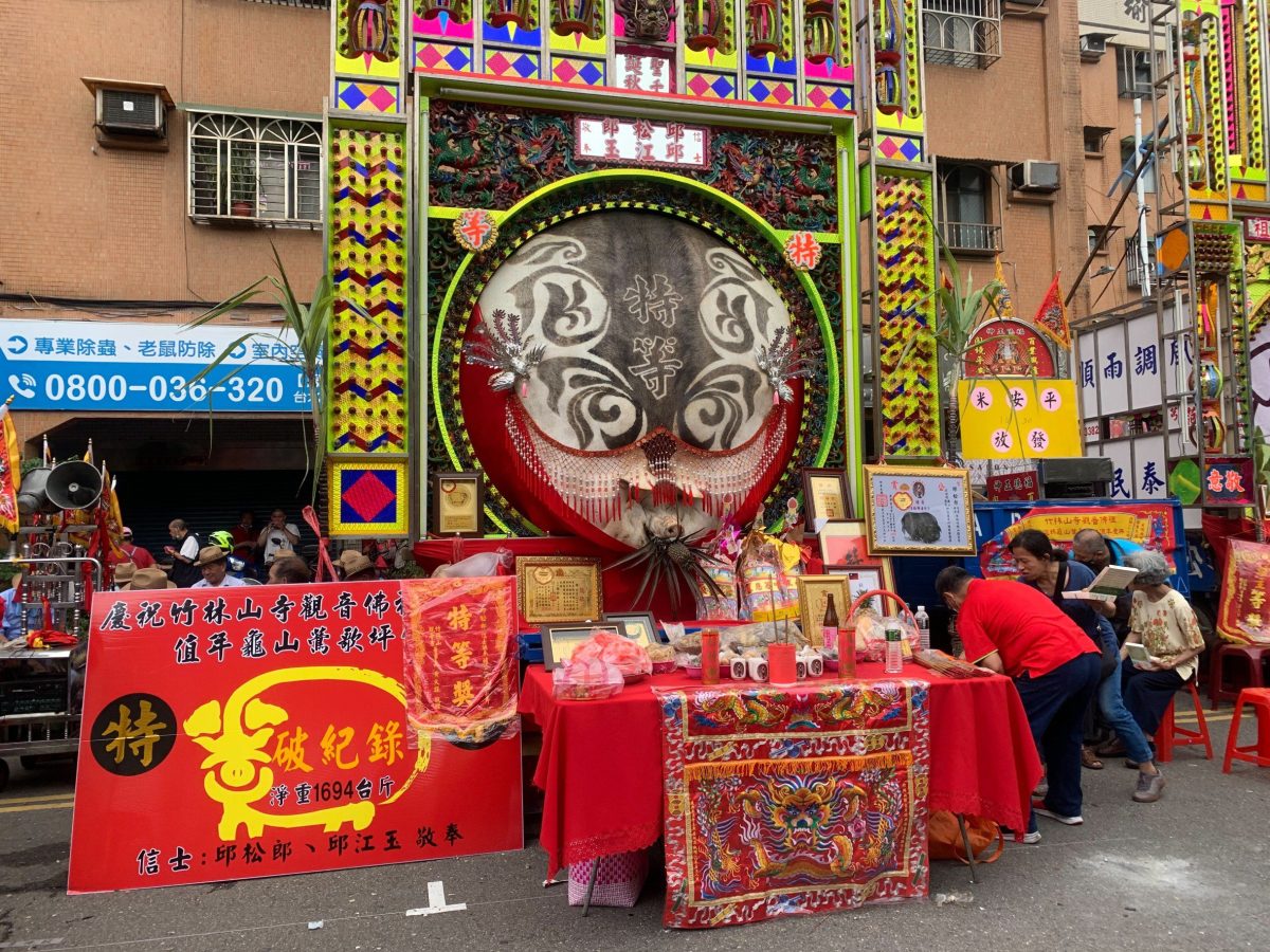 神豬賽人潮多 老翁看後找嘸機車求警協尋
