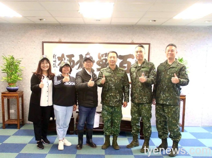 桃園高中校長游文聰拜會陸軍269旅旅長李其桓少將。圖:桃園高中提供 桃園高中校長游文聰拜會陸軍269旅旅長李其桓少將。圖:桃園高中提供