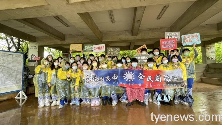 桃園高中三年級730位同學,親身體驗實彈射擊的震撼。圖:桃園高中提供 桃園高中三年級730位同學,親身體驗實彈射擊的震撼。圖:桃園高中提供