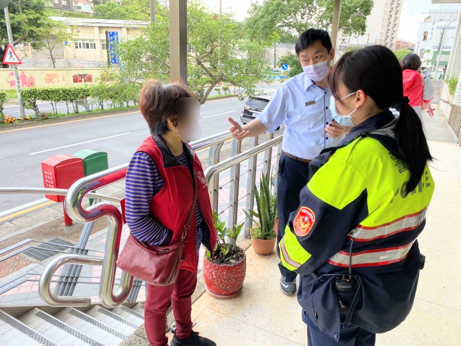 婦人誤認「真愛」假醫師卻只要真鈔 平鎮警即時阻詐 wp 1651893959582.