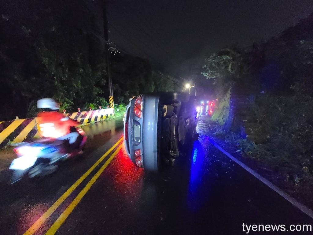 天雨路滑!龜山茶專路自小客不慎翻覆