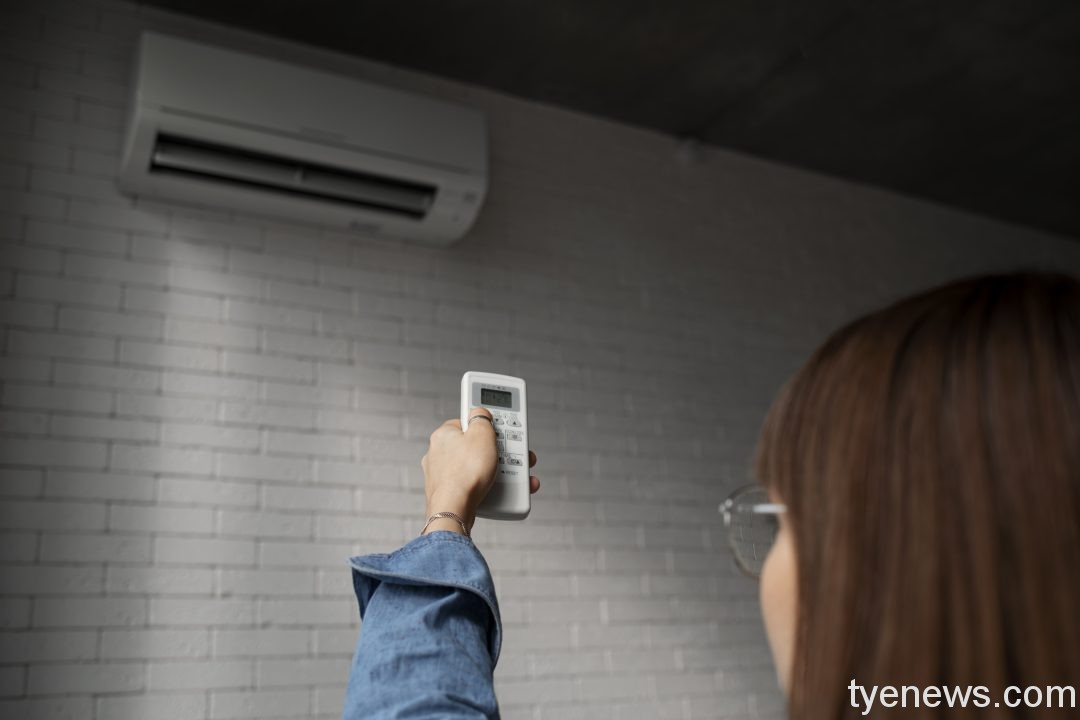 7/1起電價平均漲幅8.4% 住宅千度以下凍漲 young woman using home technology