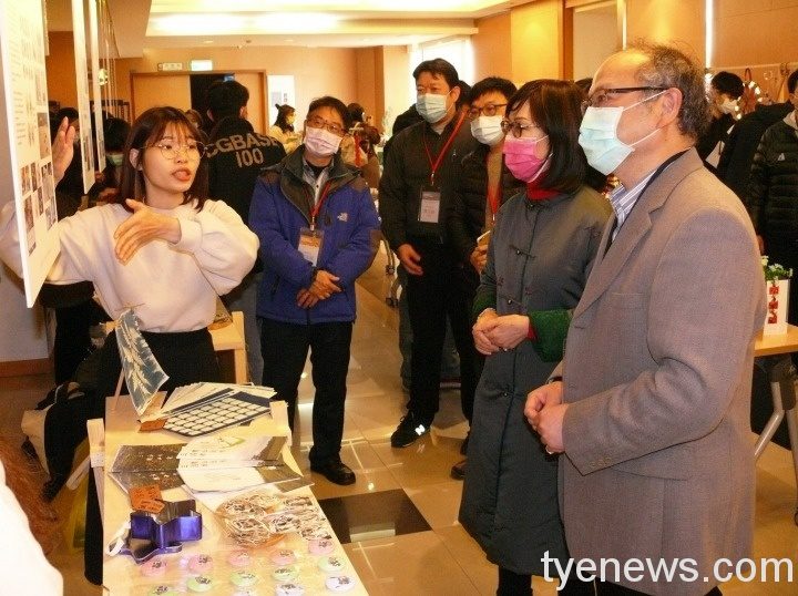 龍華科大文創系《初聲之獨》課程聯展 體現師生豐碩成果 《初聲之獨》課程聯展 龍華科大文創系師生走出校園體現教育價值 1