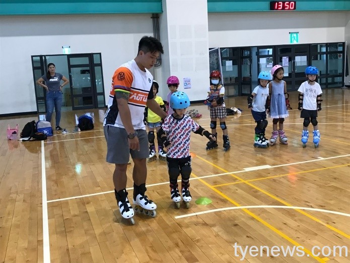 中壢國民運動中心兒童夏令營 鄭志龍籃球學院登場 中壢國民運動中心111年度夏令營營隊 直排輪